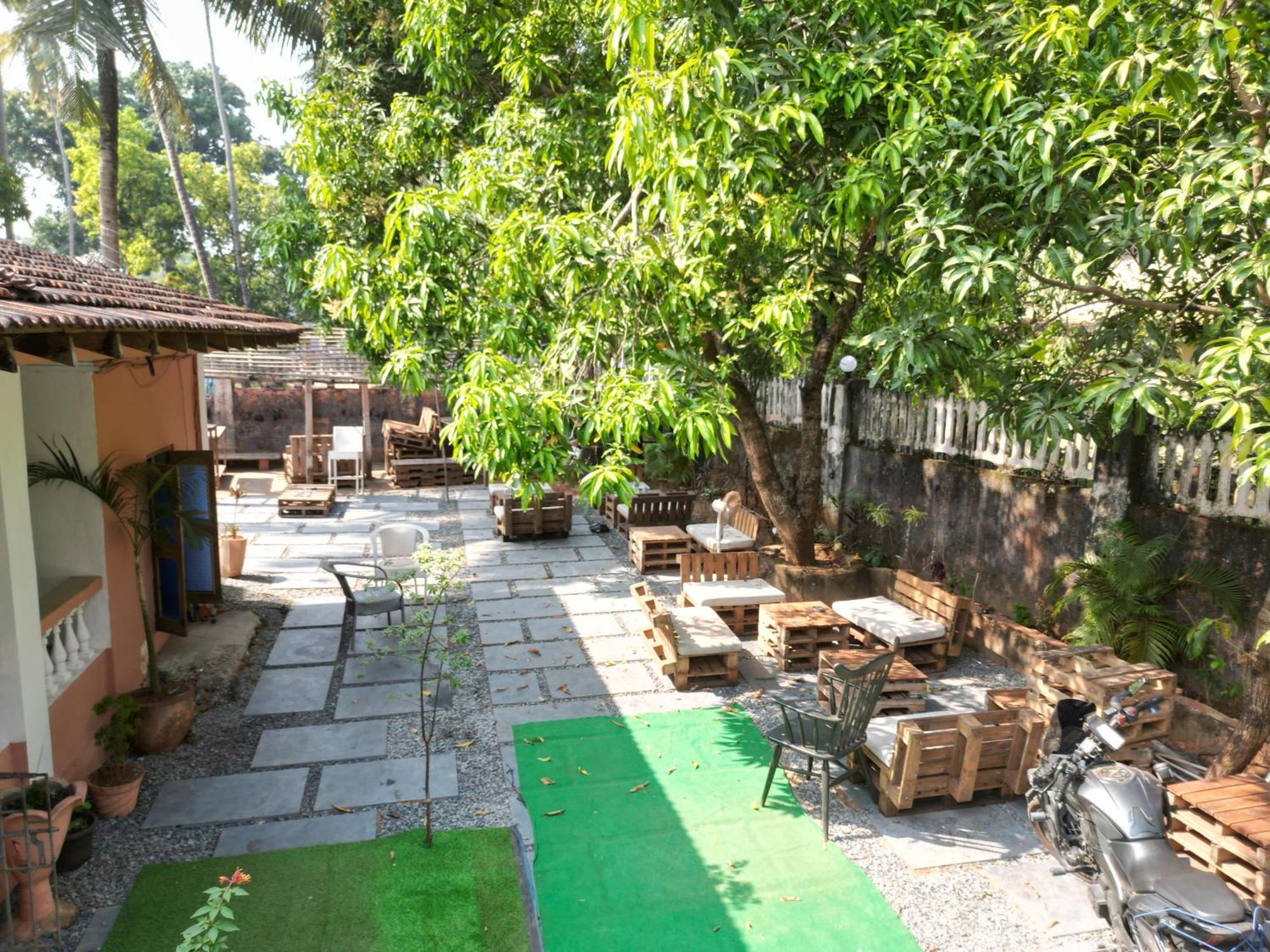 Streetmates Hostel Анжуна Экстерьер фото