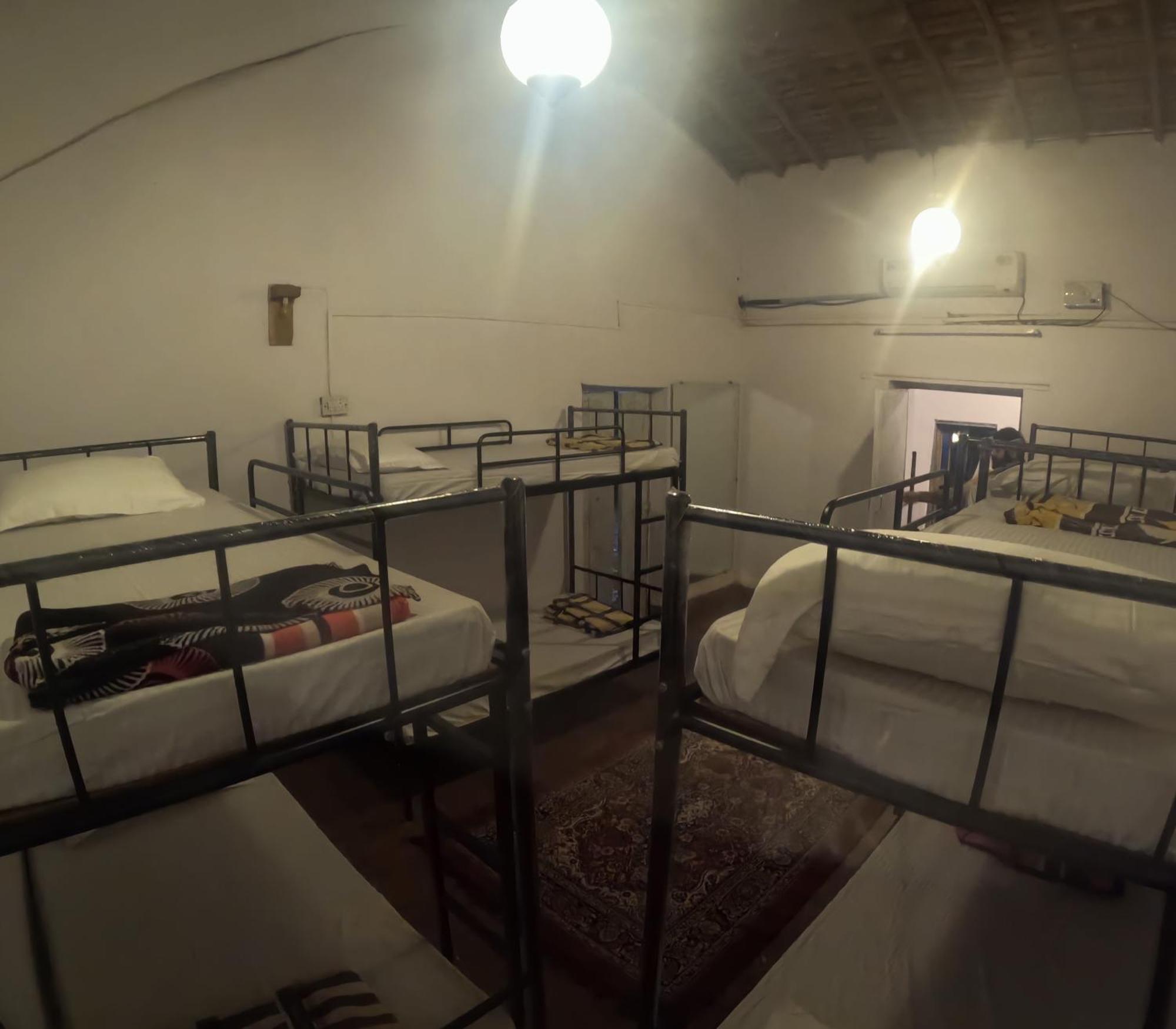 Streetmates Hostel Анжуна Экстерьер фото