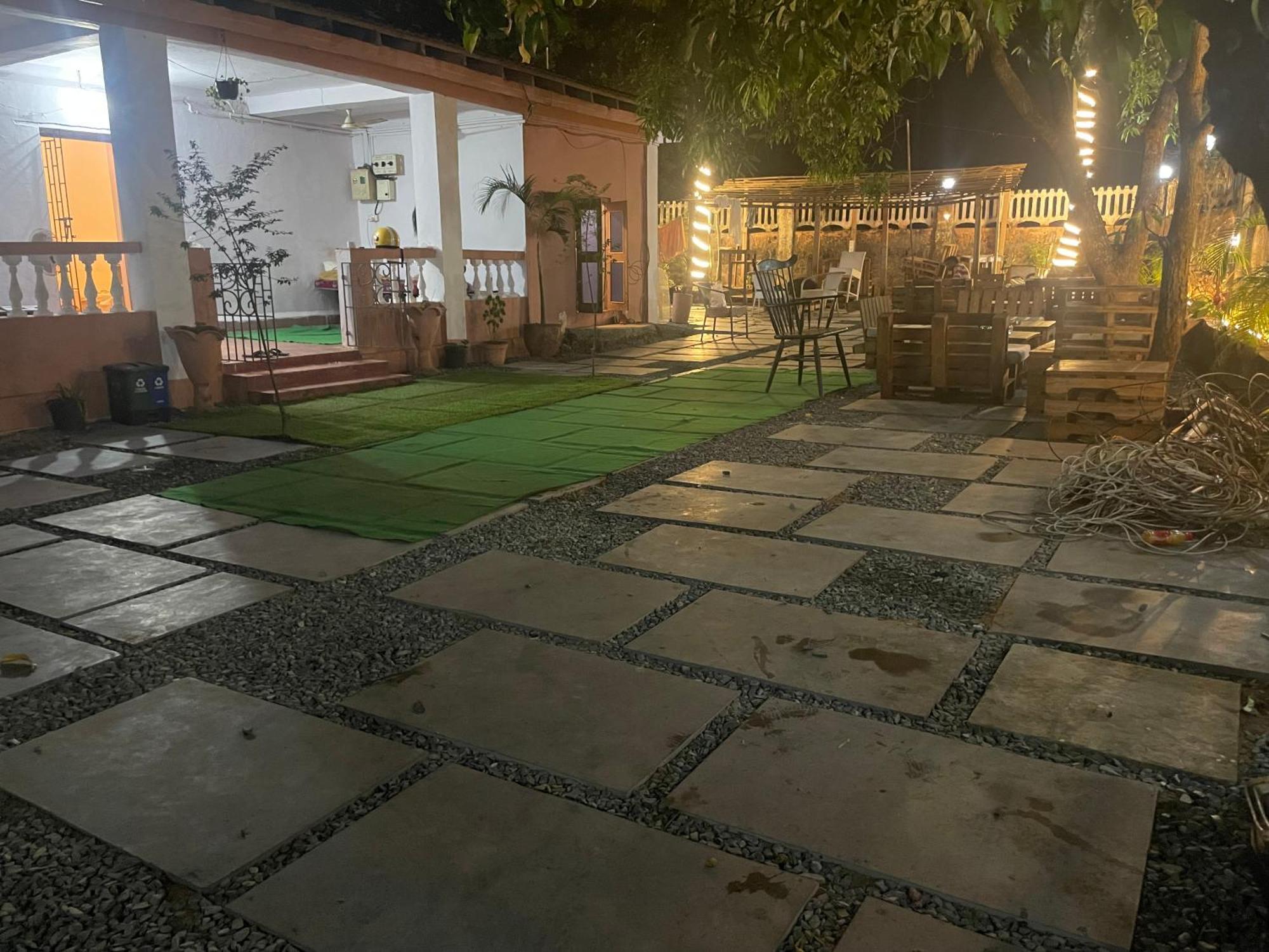 Streetmates Hostel Анжуна Экстерьер фото