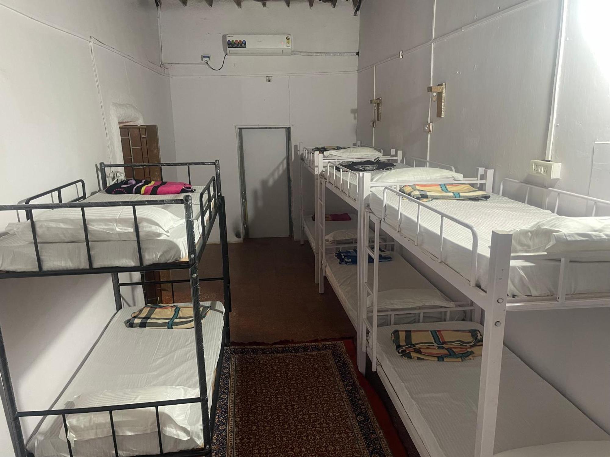 Streetmates Hostel Анжуна Экстерьер фото