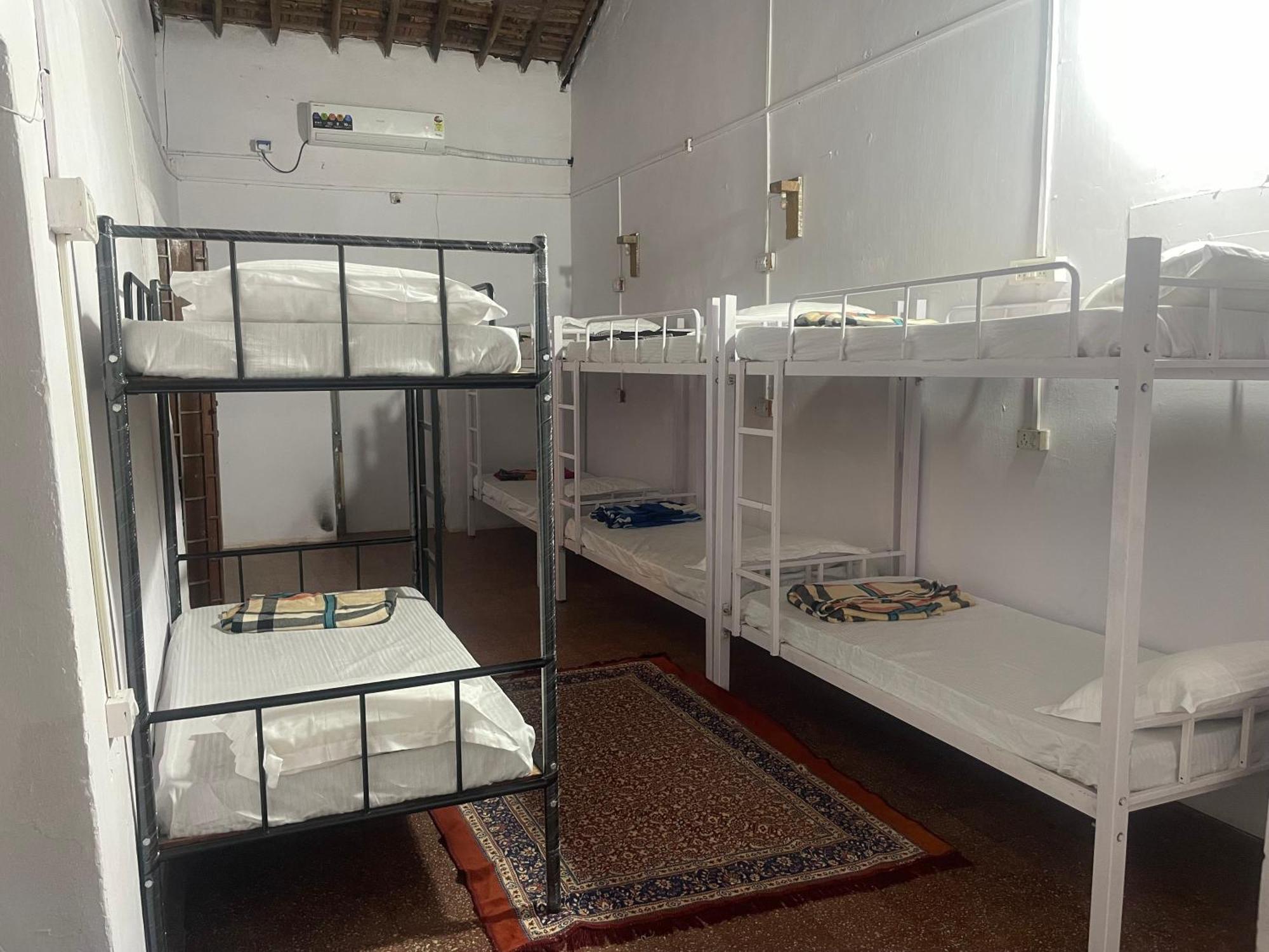 Streetmates Hostel Анжуна Экстерьер фото