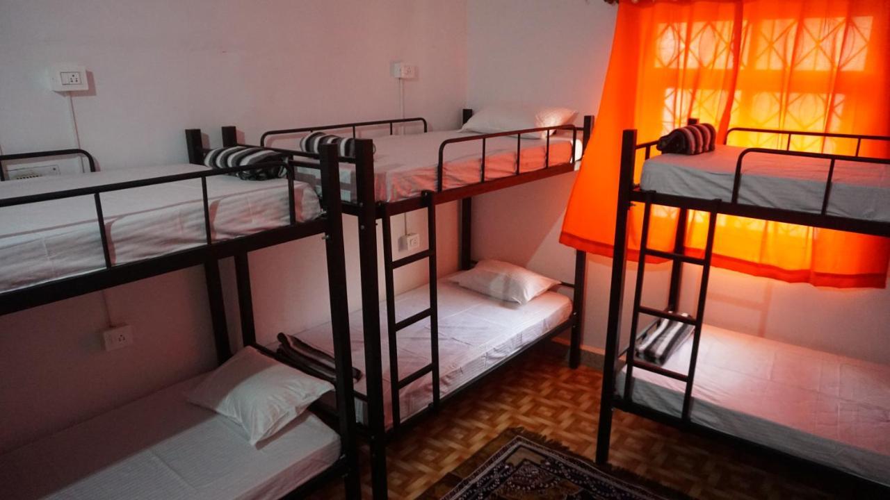 Streetmates Hostel Анжуна Экстерьер фото